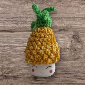 Handmade pineapple marshmallow mug hat